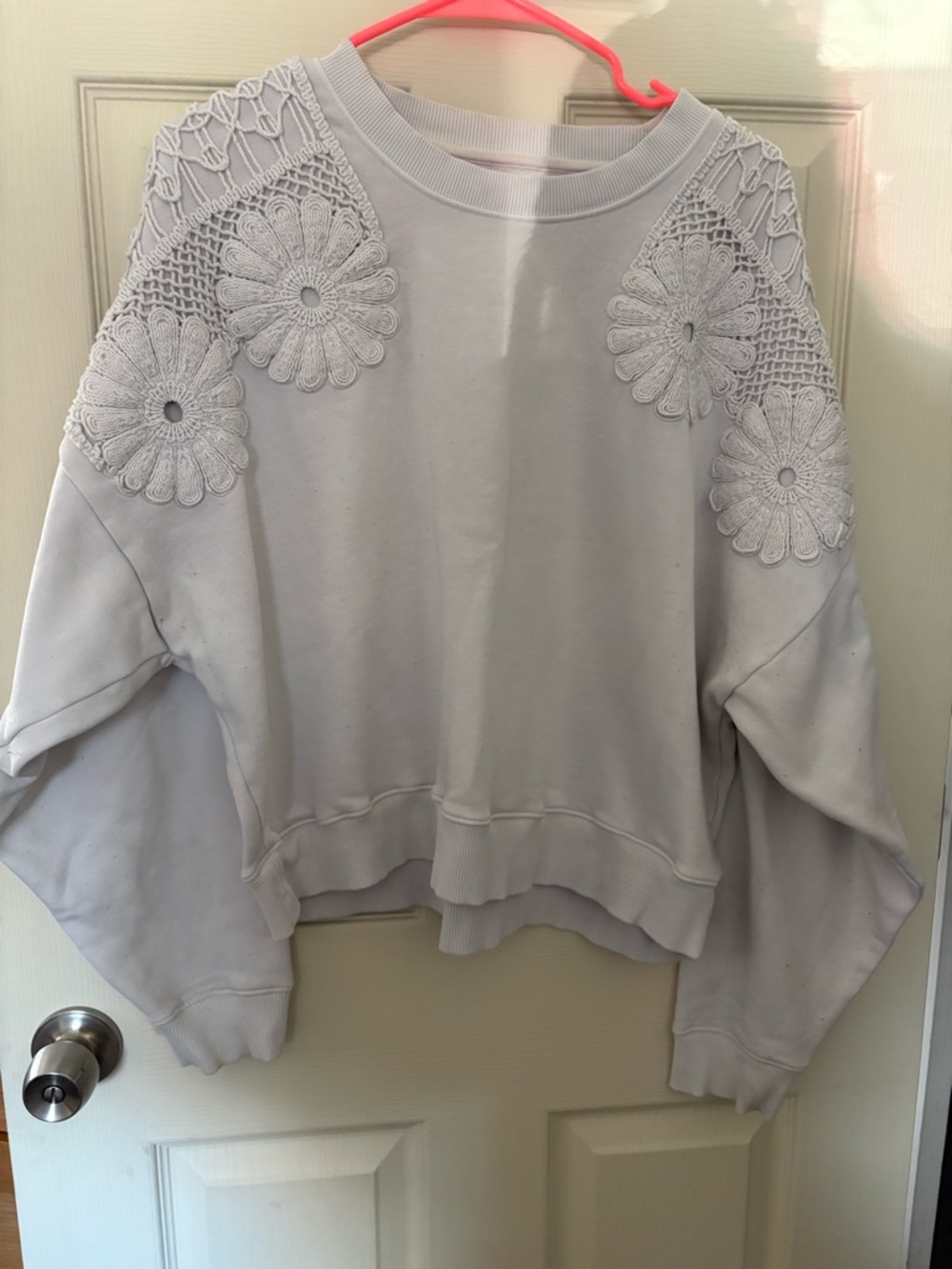 American Eagle Floral Lace Shoulder Sweatshirt Cropped Crewneck Sweater Size XL